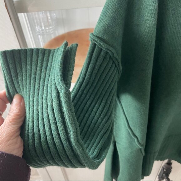 FREE PEOPLE ORION A-LINE TUNIC SWEATER SIZE SMALL BLACK FOREST GREEN NWT - Picture 4 of 13